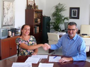 Firma del convenio entre el Ayuntamiento e ICSE